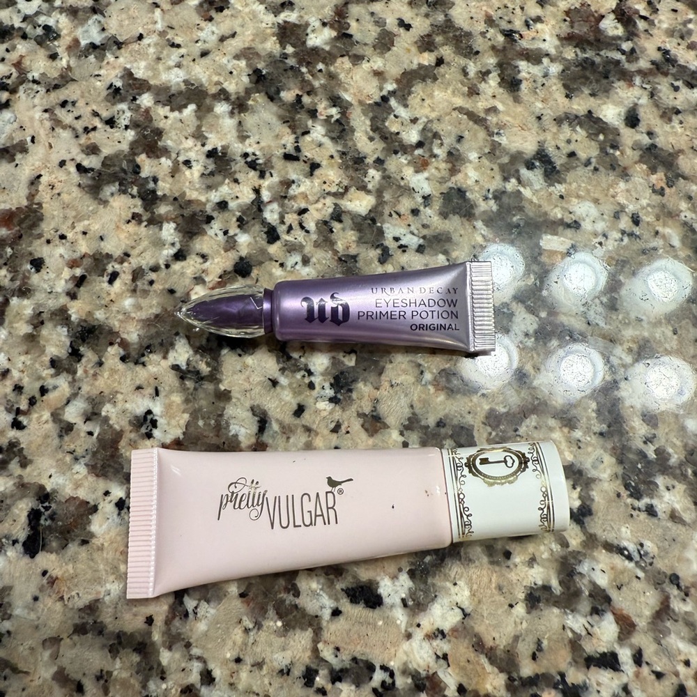 Makeup/razor bundle - Picture 2 of 9